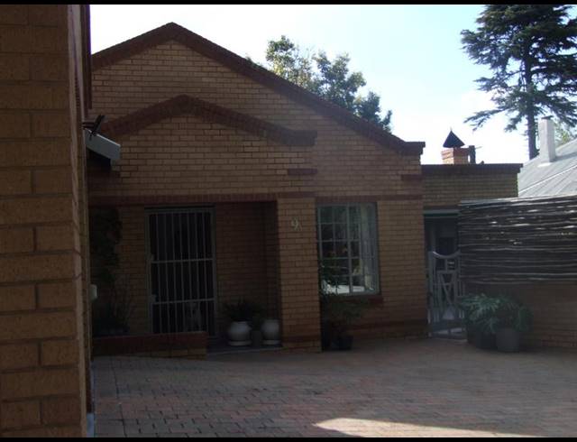 3 BEDROOM HOUSE FOR SALE IN FLORIDA HILLS